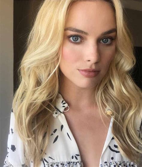 margot robbie weight and height|Margot Robbies Height, Weight, Bra Size, and Body。